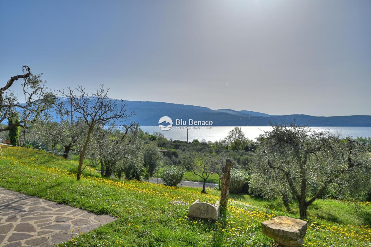 Freistehende Villa mit Panoramablick in Montemaderno