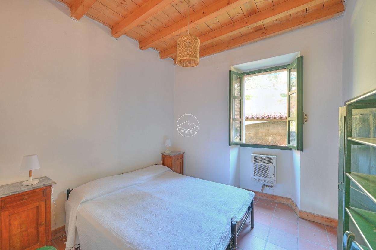 Farmhouse for sale in the hills of Toscolano Maderno