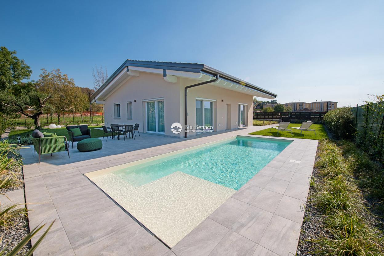 Villa zu verkaufen in Padenghe sul Garda
