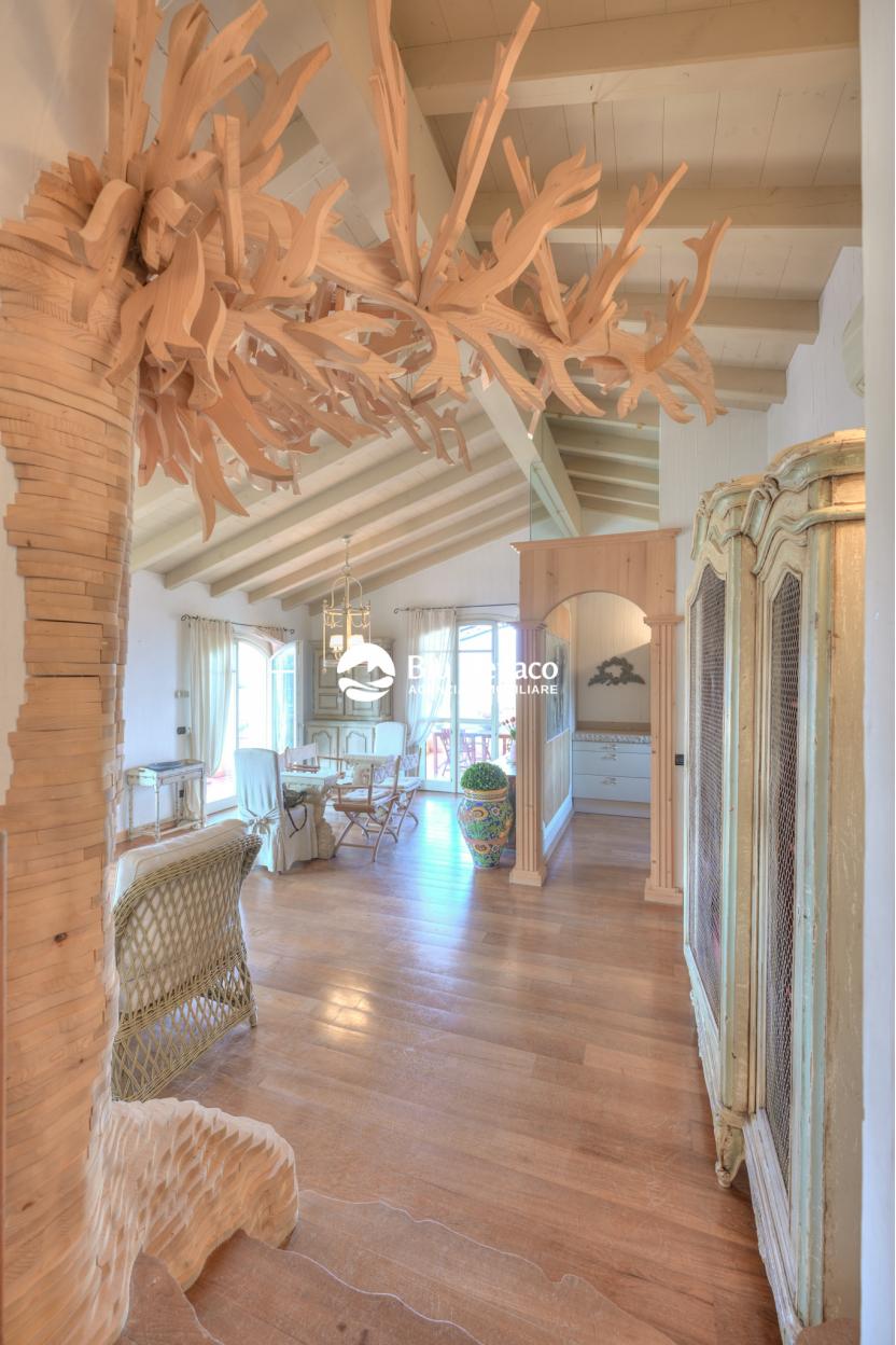 Attico vista lago, in vendita Manerba Del Garda. 