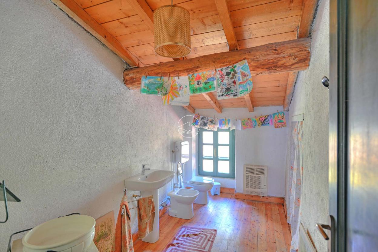 Farmhouse for sale in the hills of Toscolano Maderno