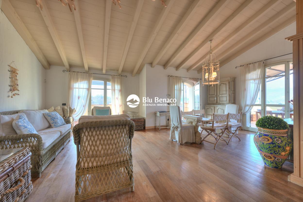 Attico vista lago, in vendita Manerba Del Garda. 