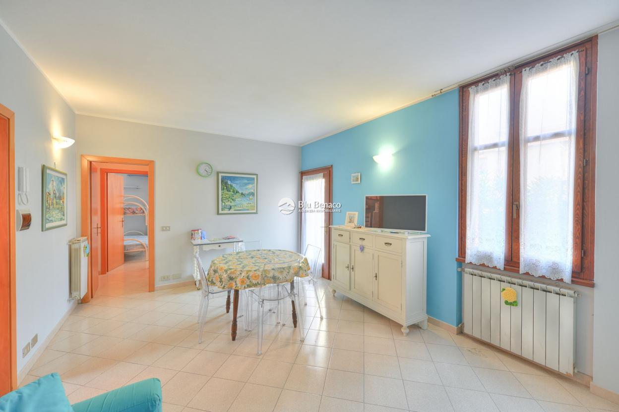 Lovely two-bedroom apartment for sale in Gardone Riviera