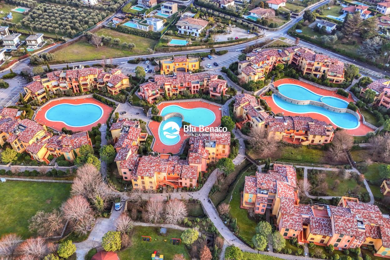 Attico vista lago, in vendita Manerba Del Garda. 