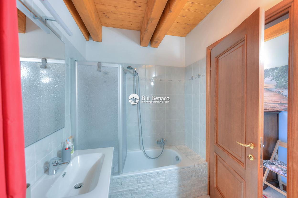 Lovely two-room apartment for sale in Maderno