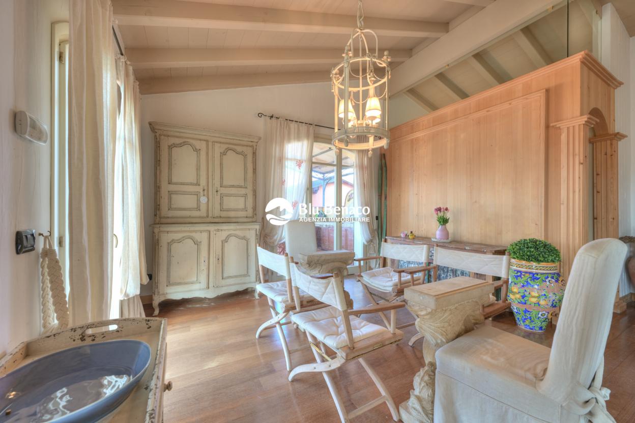 Attico vista lago, in vendita Manerba Del Garda. 