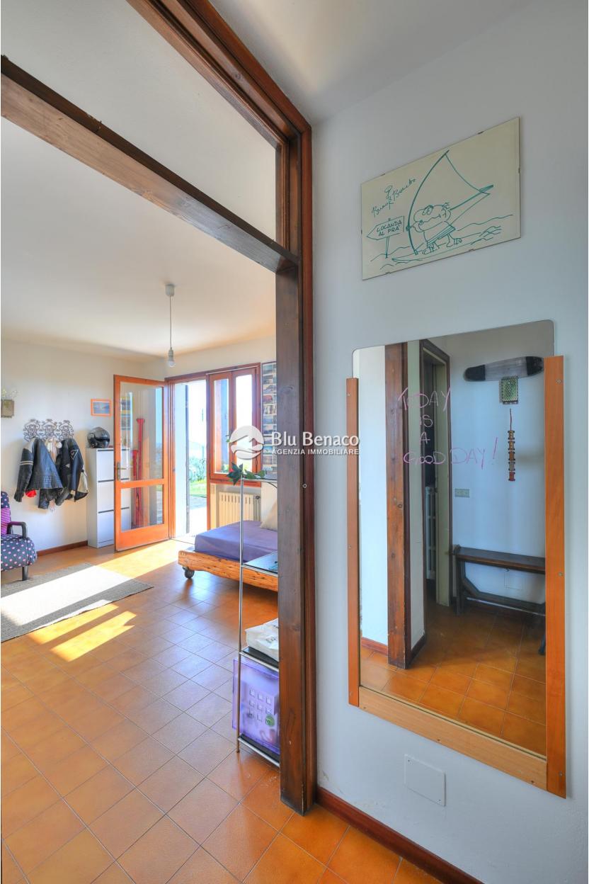 Detached villa with panoramic view in Montemaderno