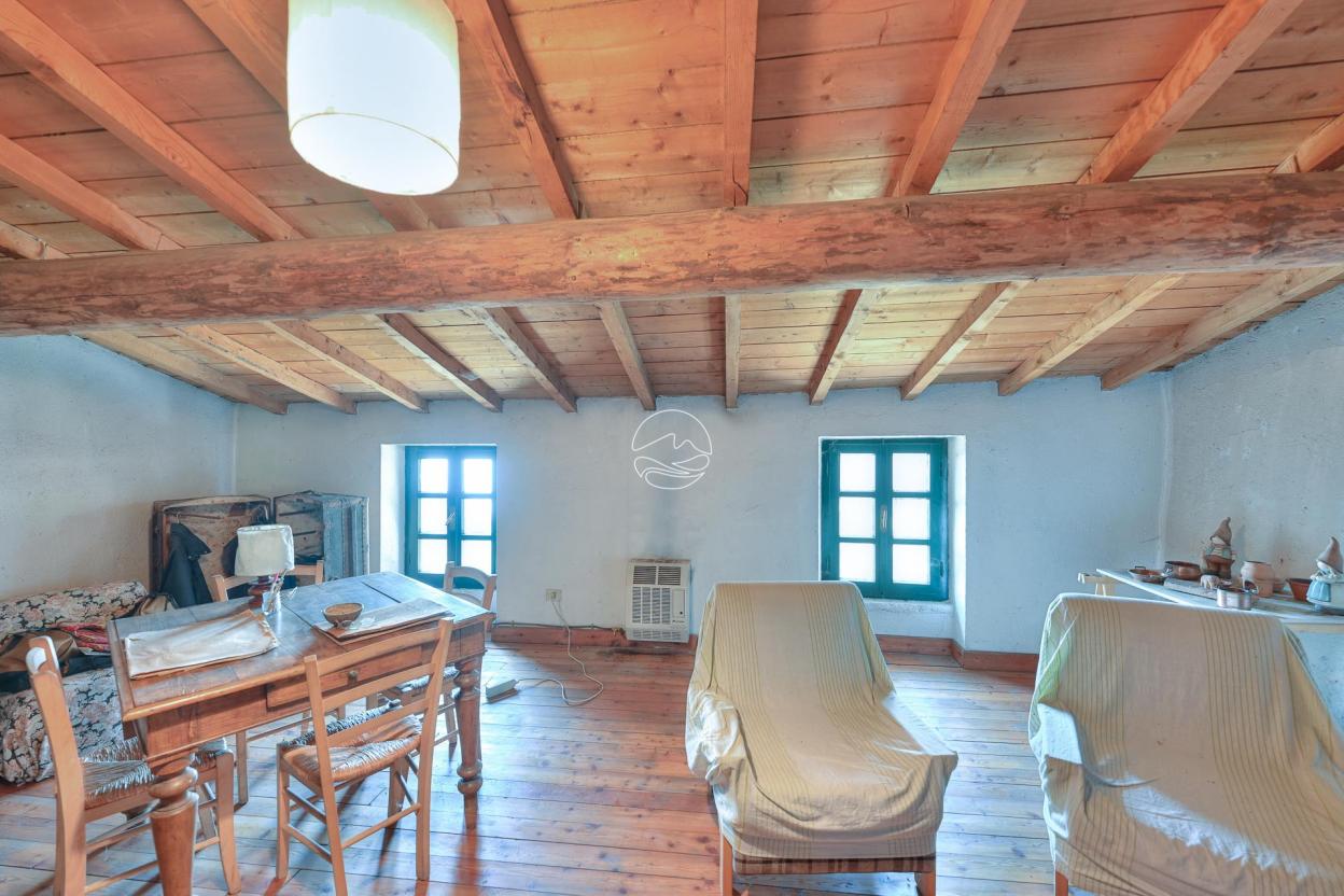 Farmhouse for sale in the hills of Toscolano Maderno