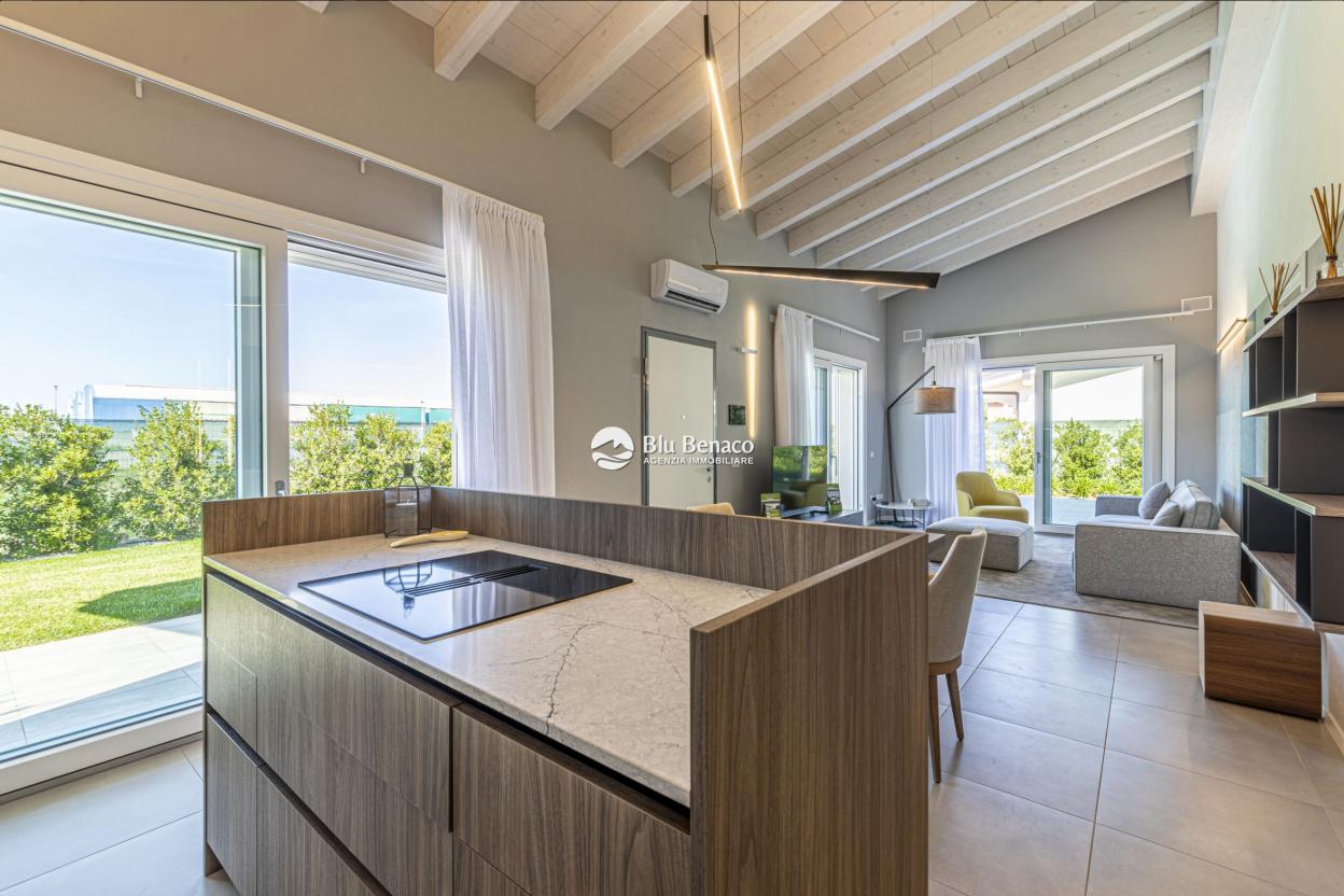 Villa zu verkaufen in Padenghe sul Garda