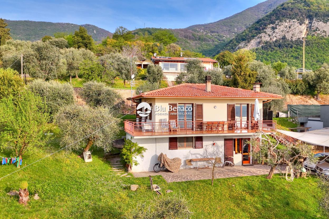 Detached villa with panoramic view in Montemaderno