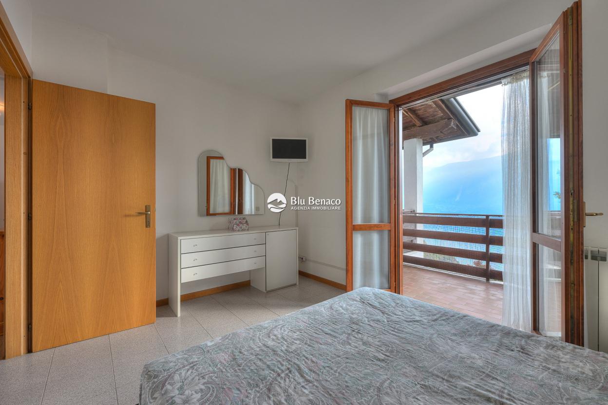Lake-view apartment for sale in Tignale Lake-view apartment for sale in Tignale