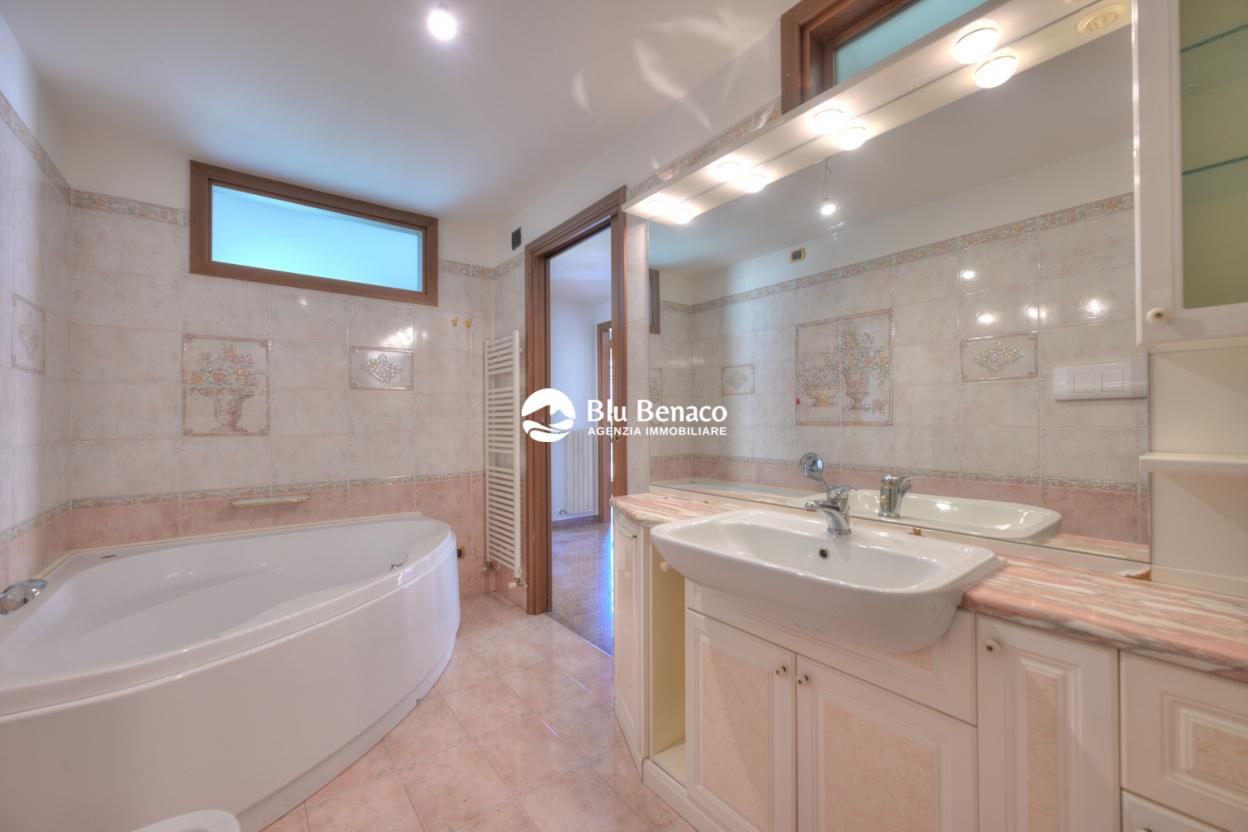 villa indipendente, in vendita roè volciano