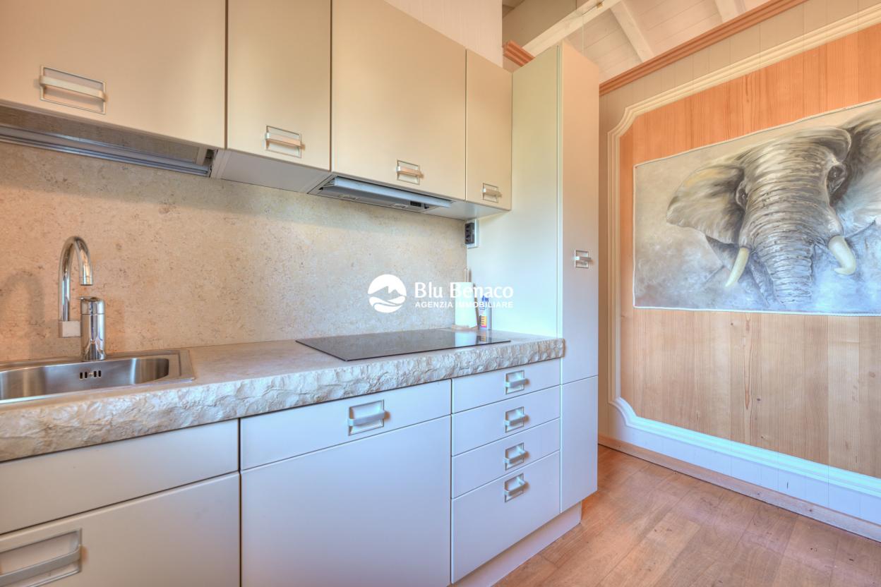 Attico vista lago, in vendita Manerba Del Garda. 