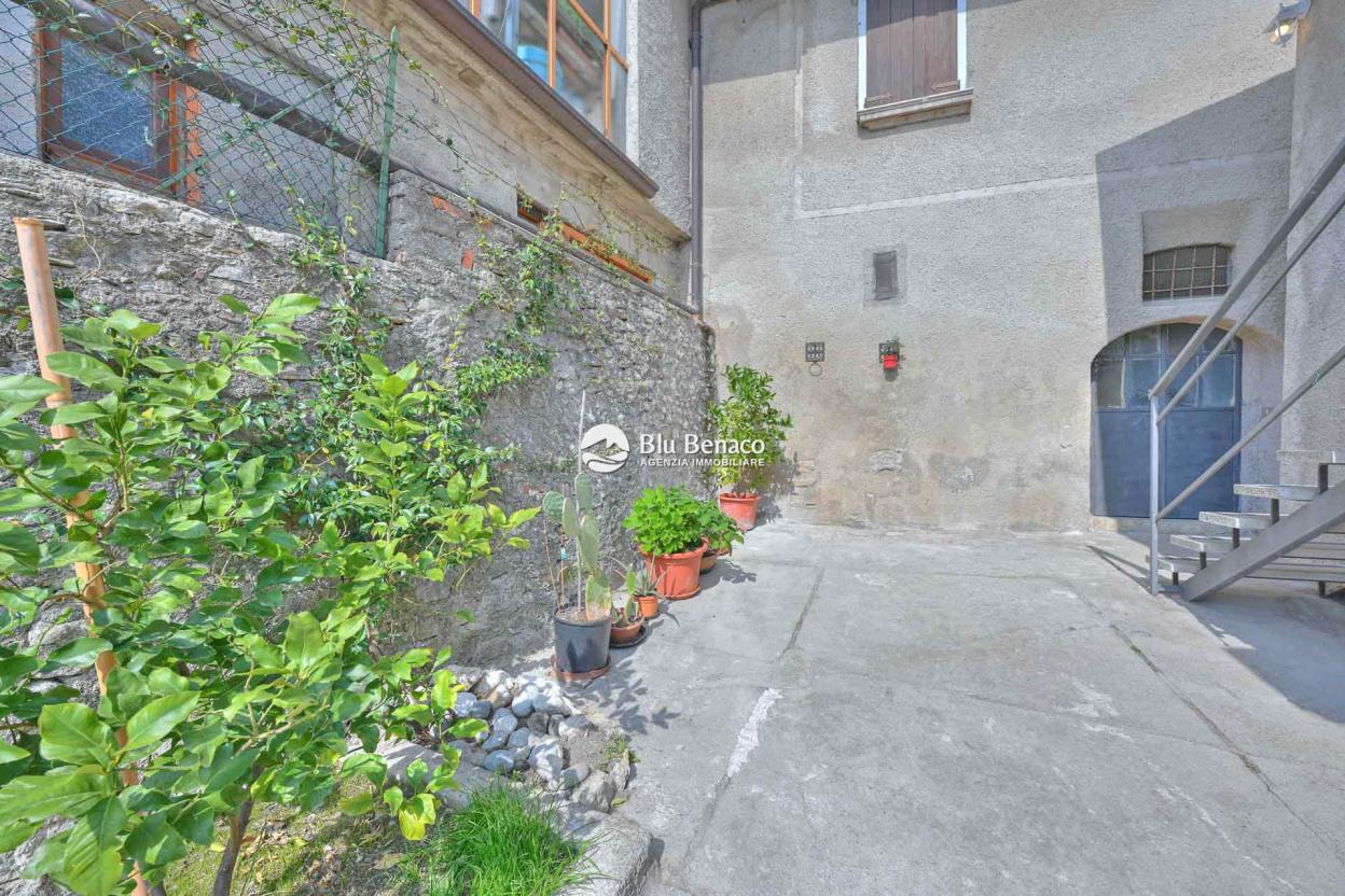 Freistehendes Anwesen im historischen Zentrum von Toscolano Maderno zu verkaufen