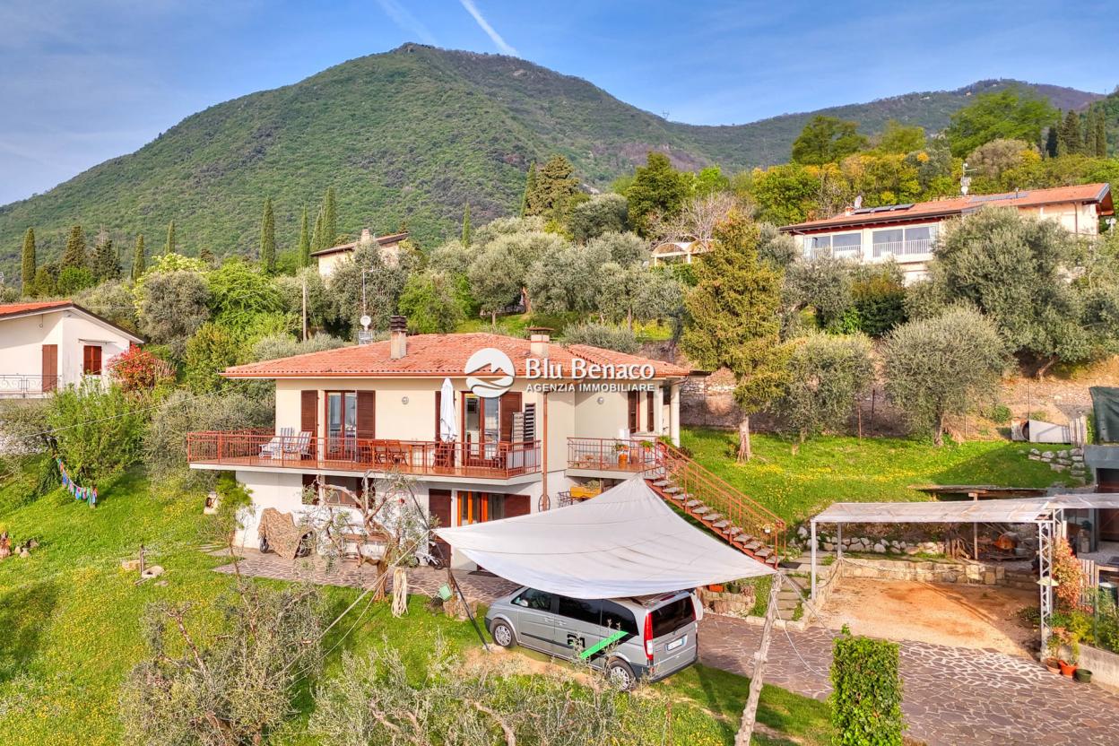 Freistehende Villa mit Panoramablick in Montemaderno