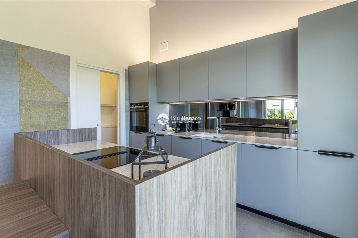 Villa zu verkaufen in Manerba del Garda