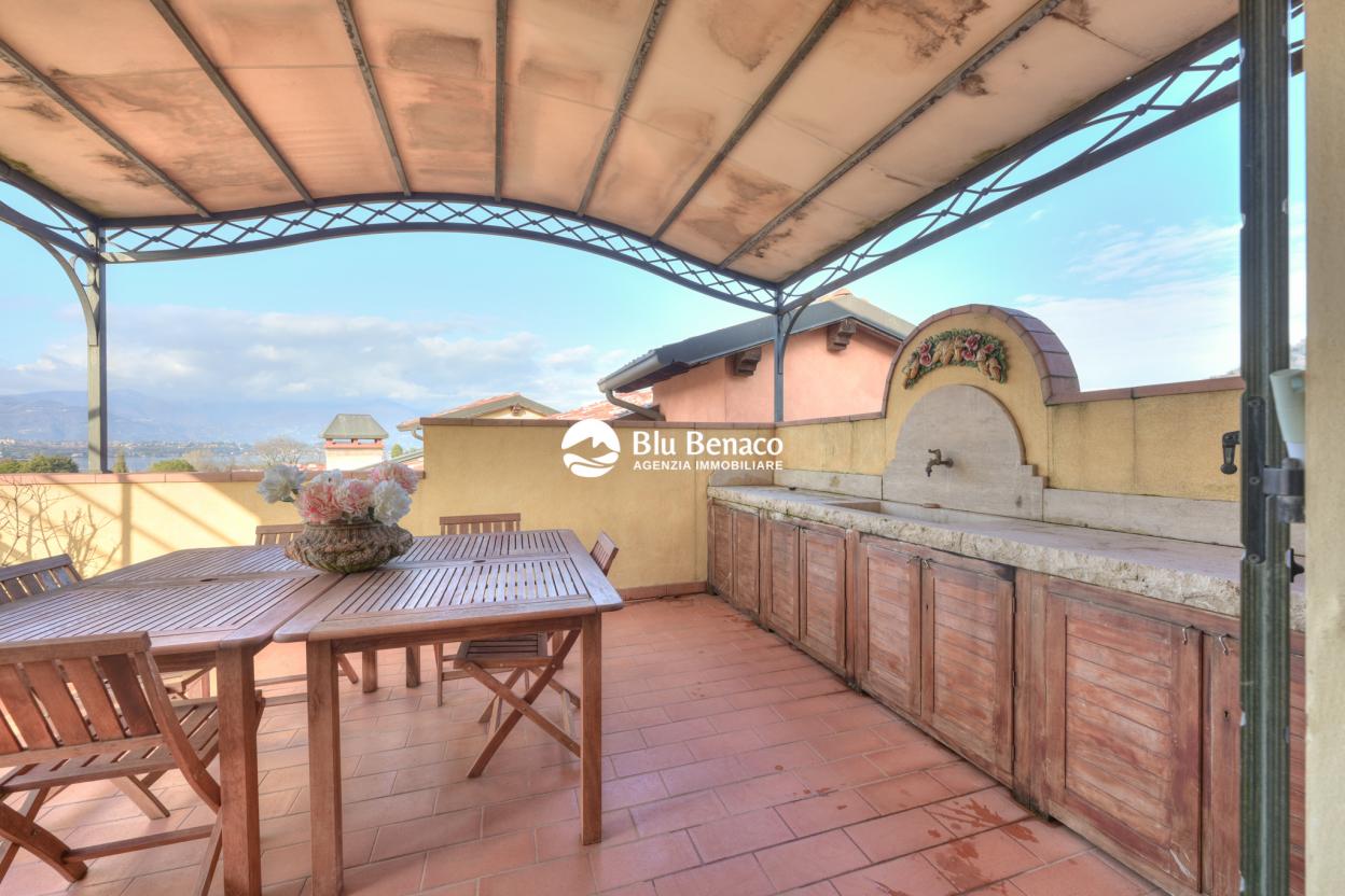 Attico vista lago, in vendita Manerba Del Garda. 