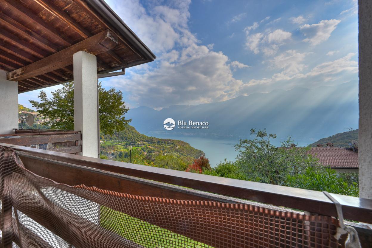 Lake-view apartment for sale in Tignale Lake-view apartment for sale in Tignale