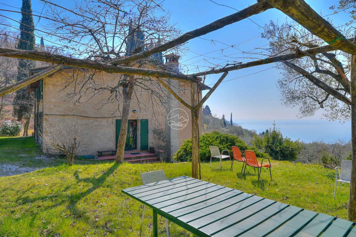 Bauernhaus zum Verkauf in den hügeln von Toscolano Maderno