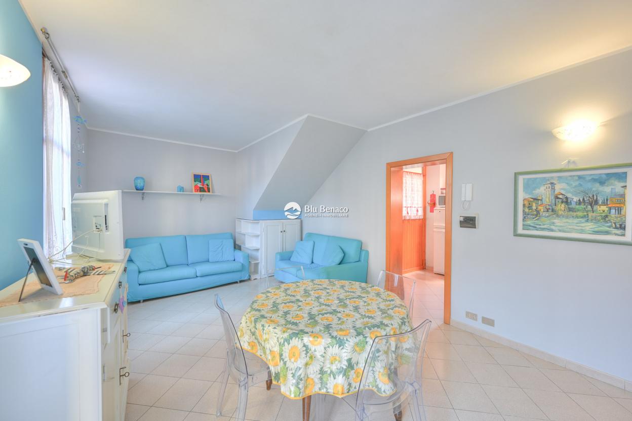 Lovely two-bedroom apartment for sale in Gardone Riviera