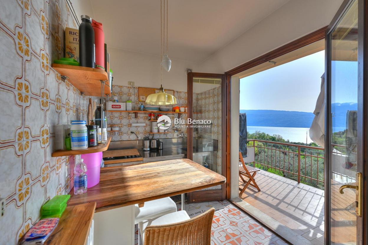 Detached villa with panoramic view in Montemaderno