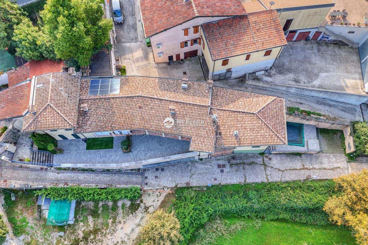 Manerba Del Garda, trilocale con loggia 