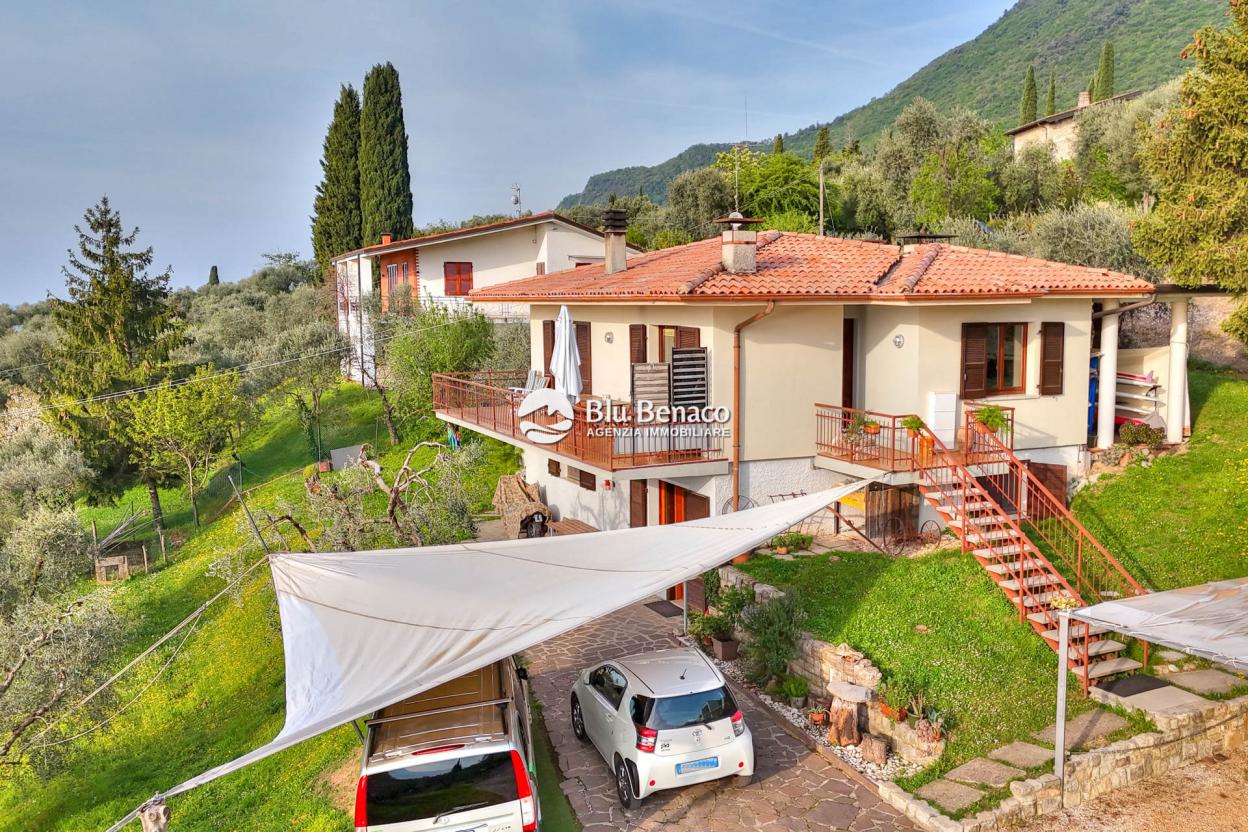 Detached villa with panoramic view in Montemaderno