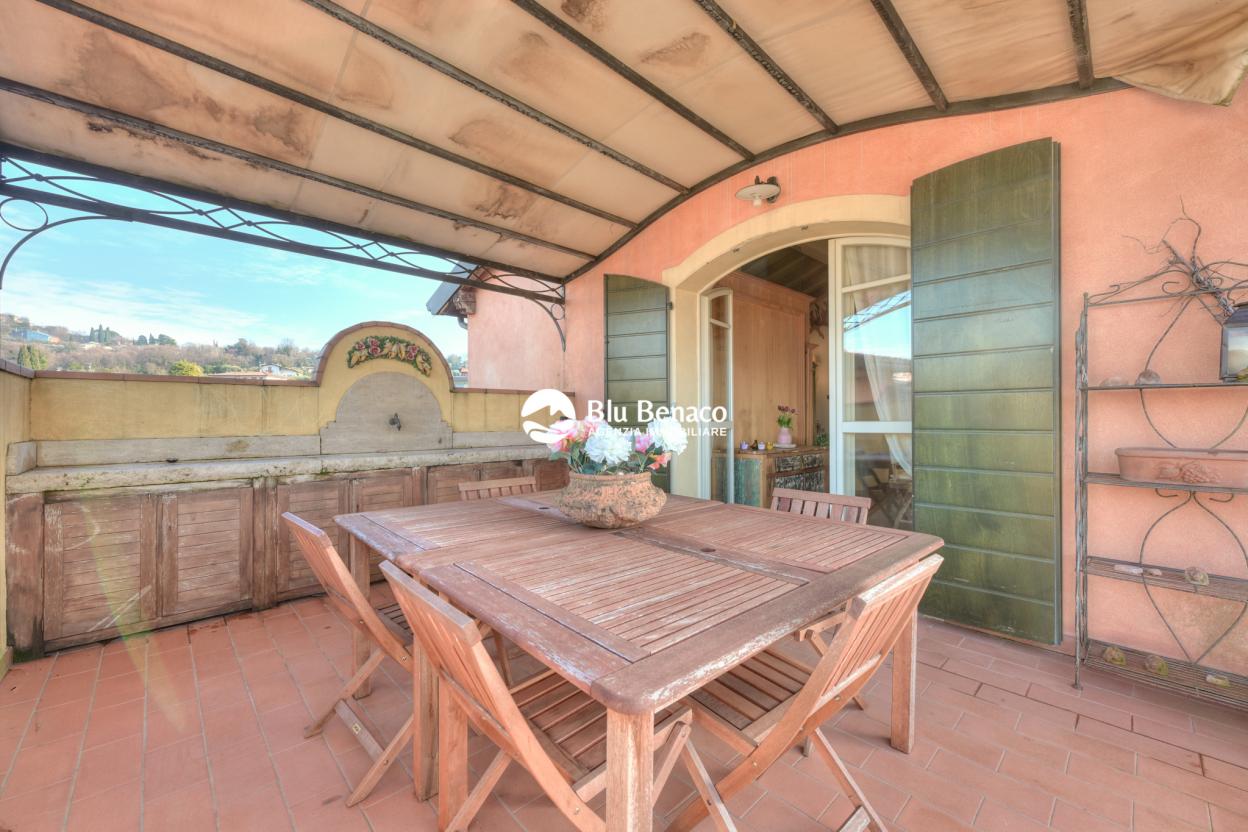 Attico vista lago, in vendita Manerba Del Garda. 