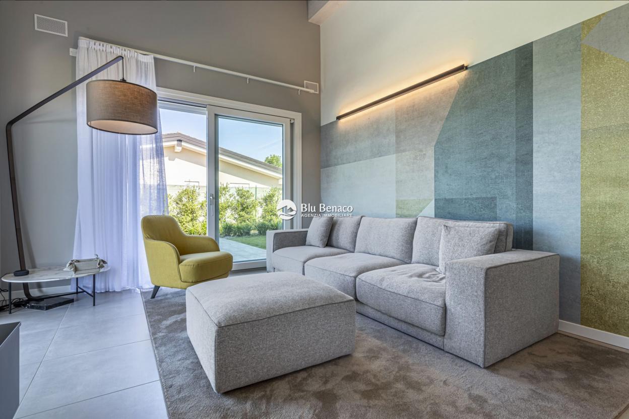 Villa zu verkaufen in Manerba del Garda