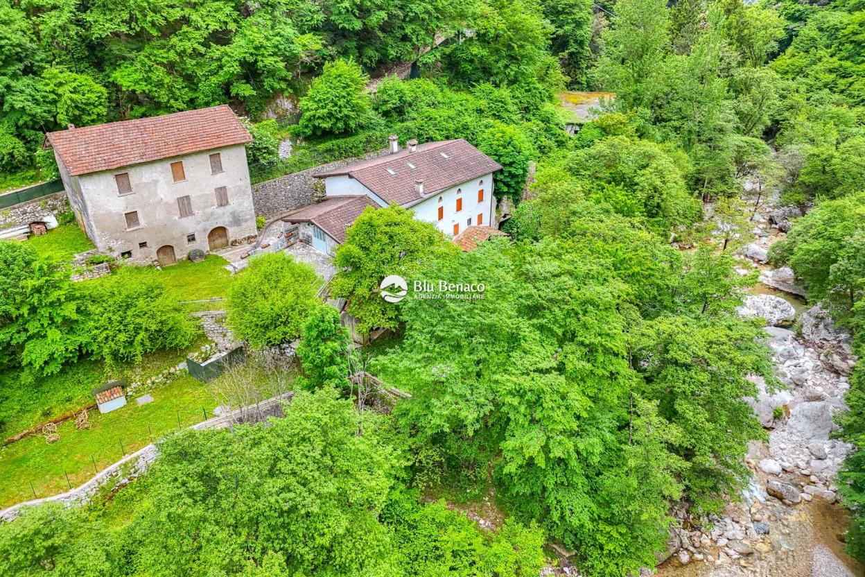 Property for sale in Camerate