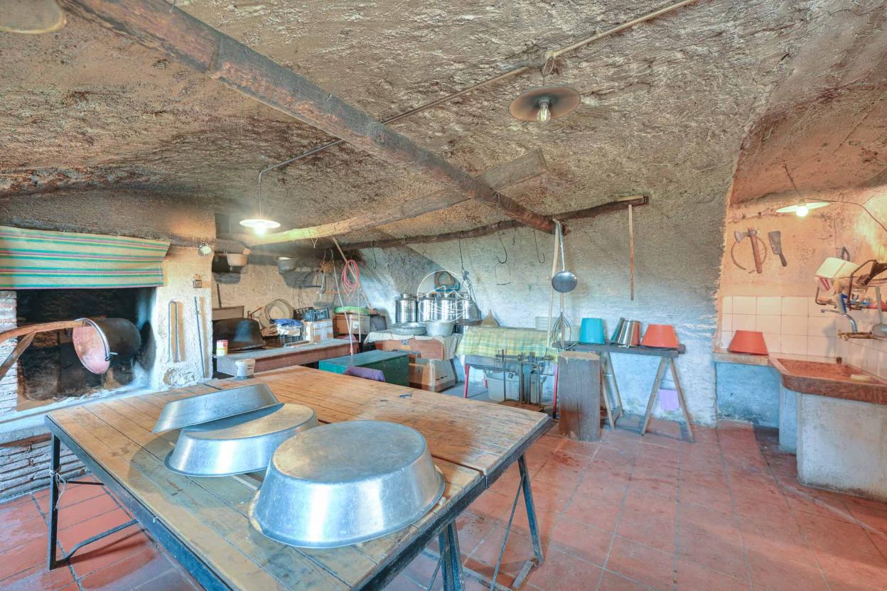 Farmhouse for sale in the hills of Toscolano Maderno