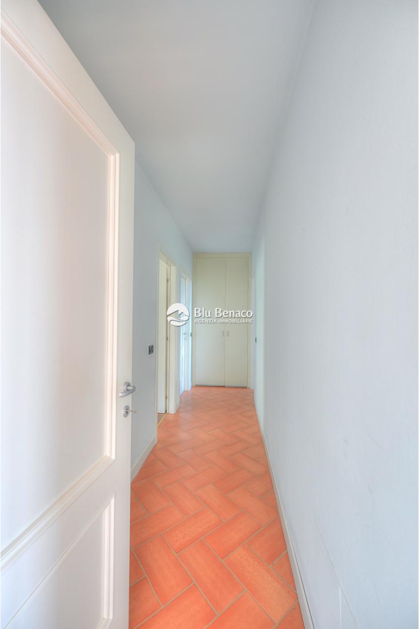 Elegant four-room apartment for sale in Toscolano