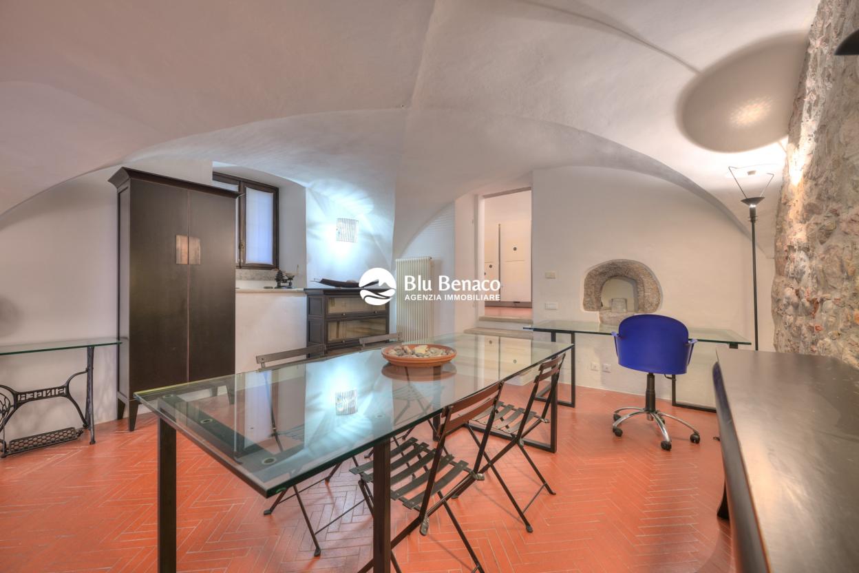 Appartamento piano terra, in vendita porto di Gargnano 