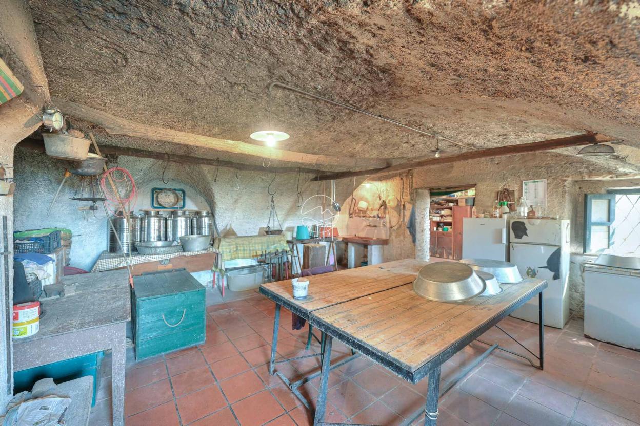 Farmhouse for sale in the hills of Toscolano Maderno