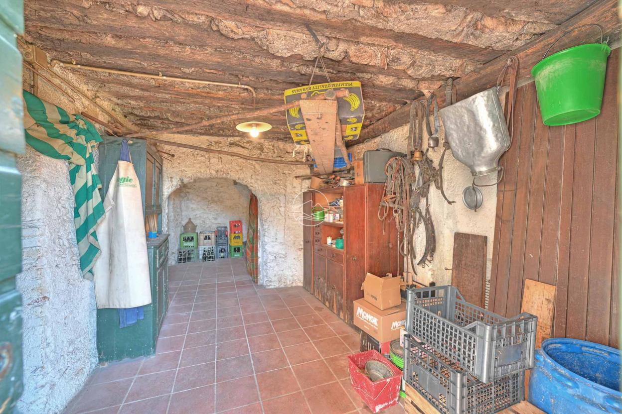 Farmhouse for sale in the hills of Toscolano Maderno