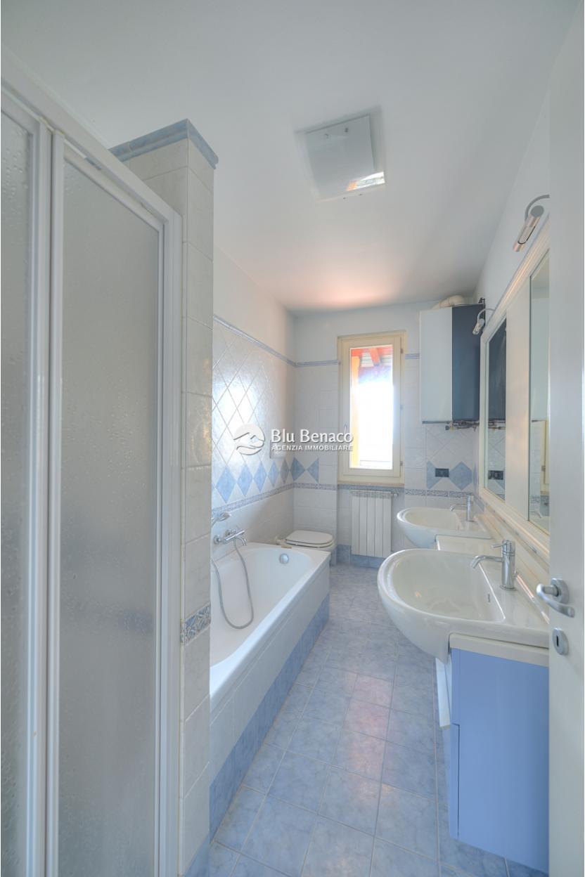 Elegant four-room apartment for sale in Toscolano