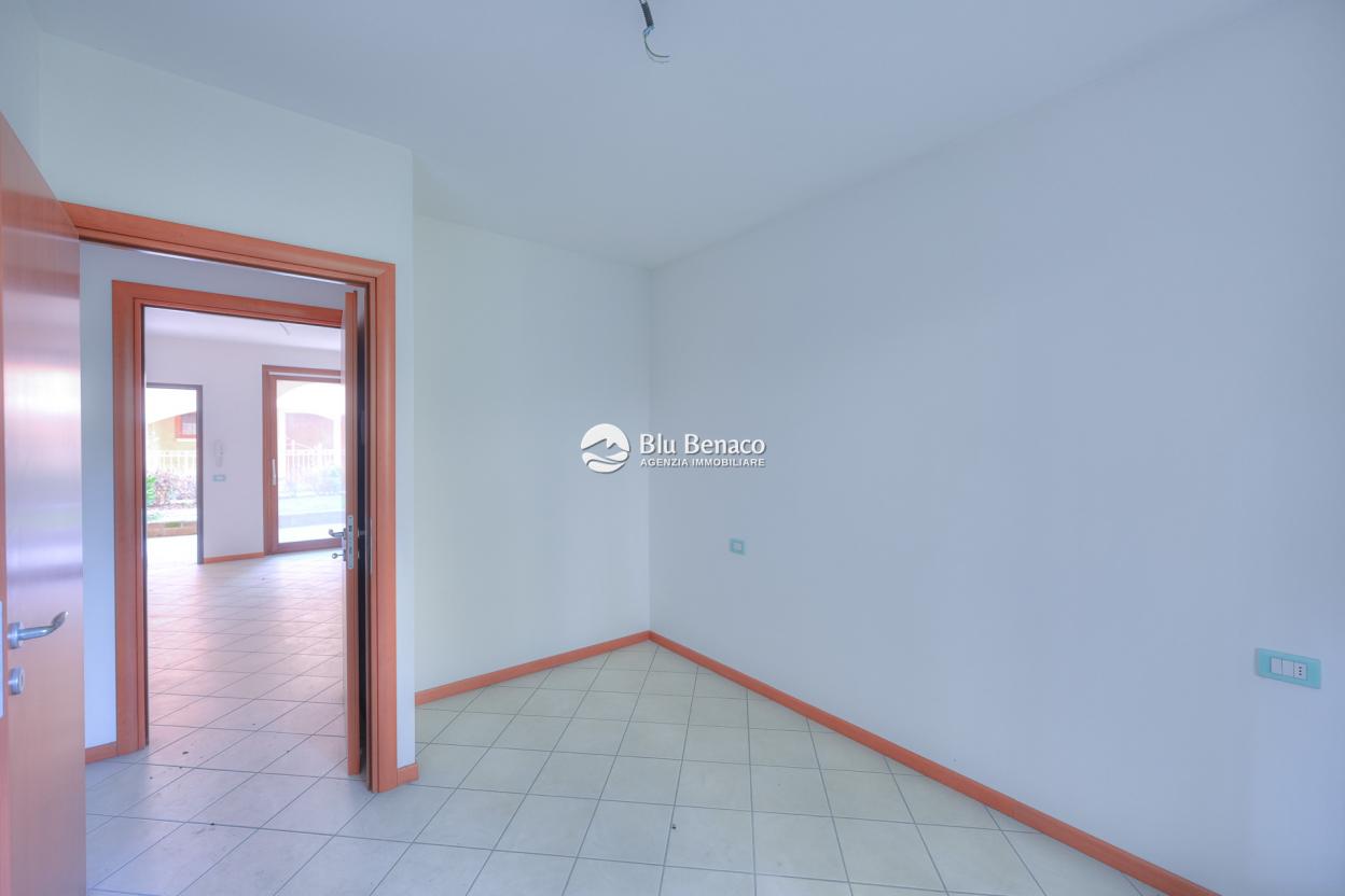 Three-room apartment in prestigious residence near the lake
