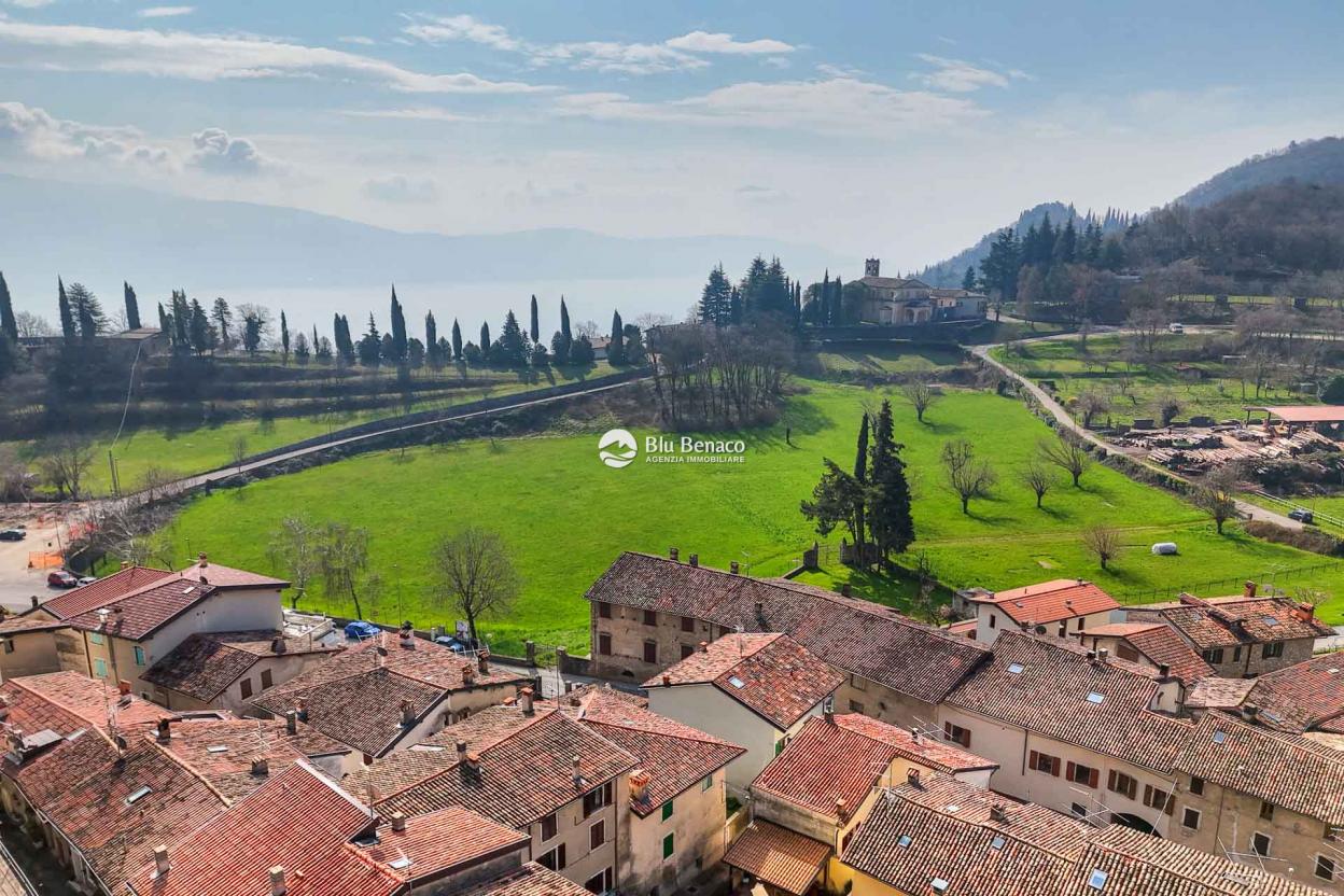 Porzione cielo terra in vendita a Navazzo 