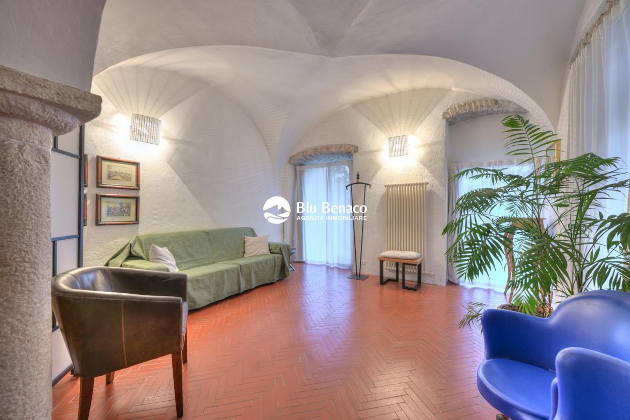 Appartamento piano terra, in vendita porto di Gargnano 