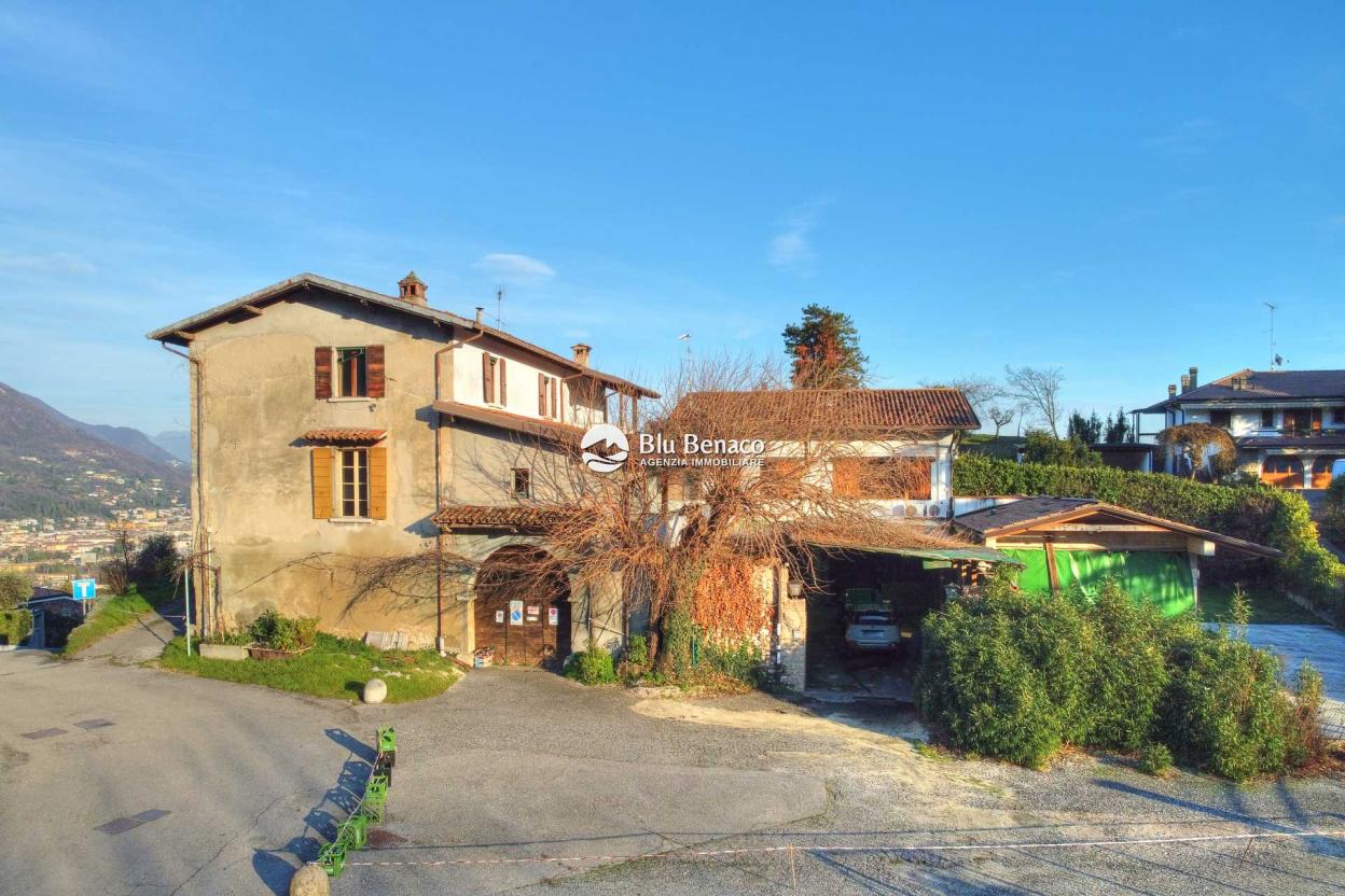 Rustic house for sale in Salò