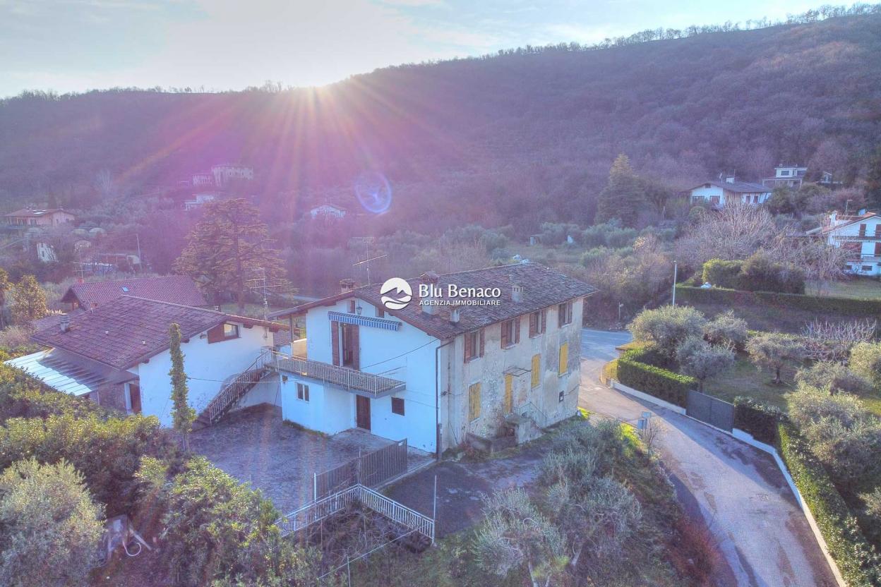 Rustic house for sale in Salò