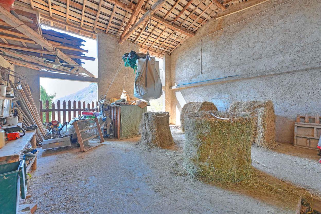 Farmhouse for sale in the hills of Toscolano Maderno