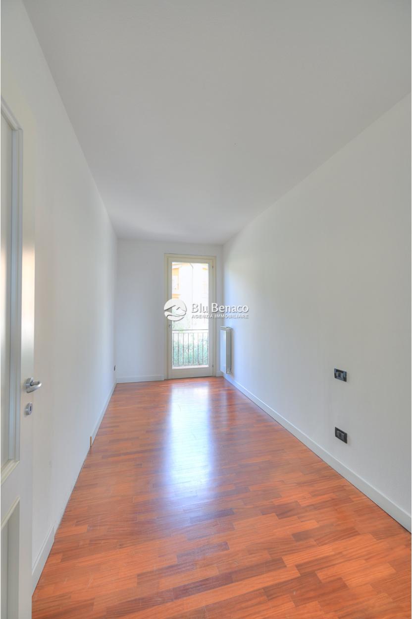 Elegant four-room apartment for sale in Toscolano