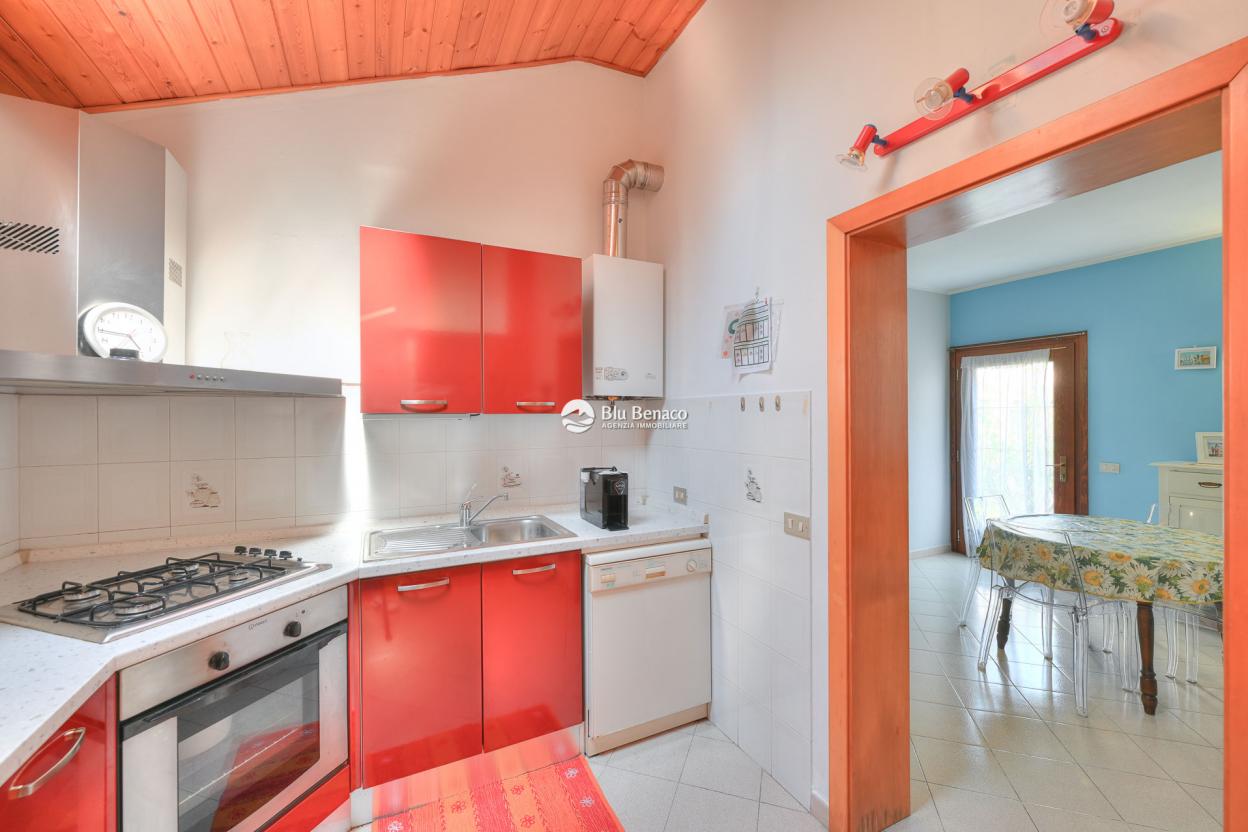 Lovely two-bedroom apartment for sale in Gardone Riviera