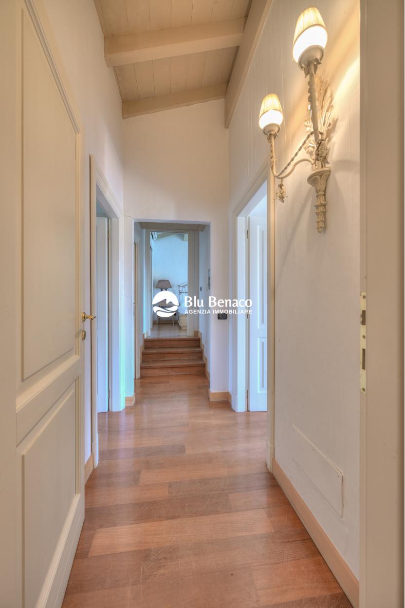 Attico vista lago, in vendita Manerba Del Garda. 