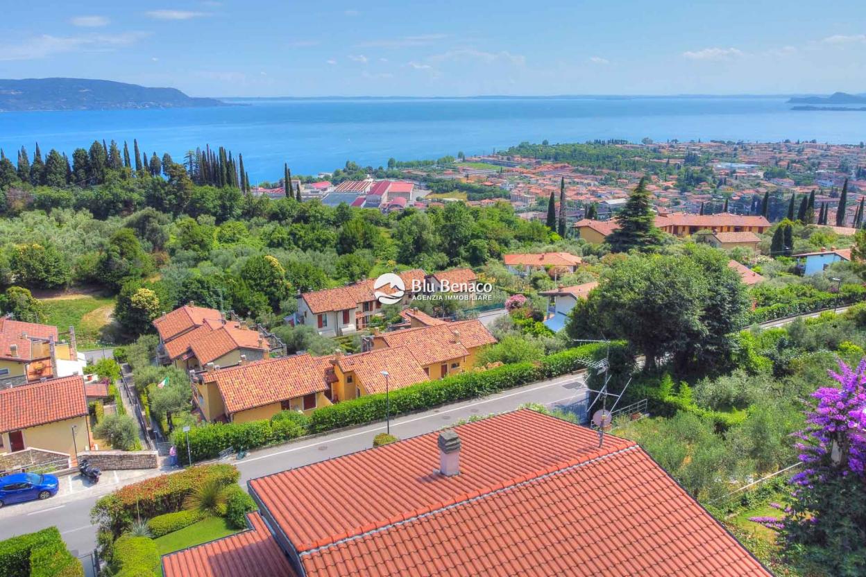 Villa con meravigliosa vista lago a Gaino