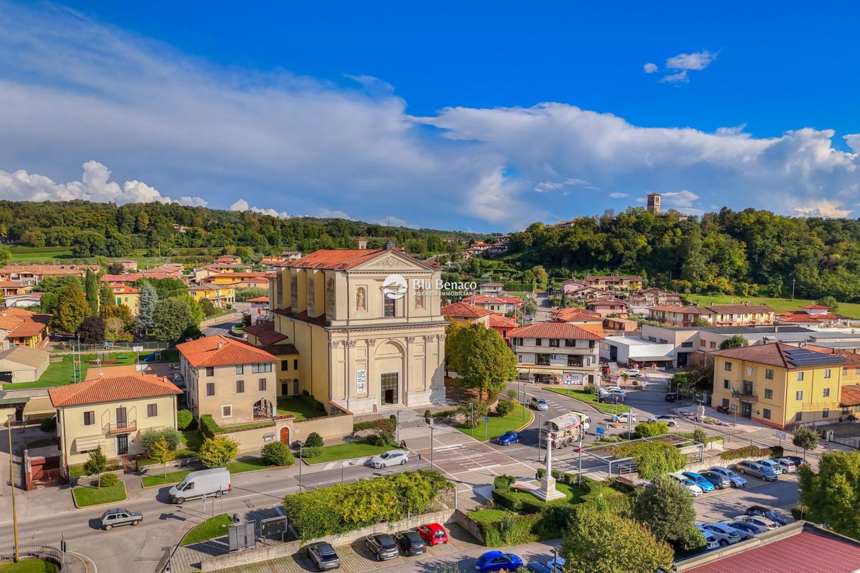 Muscoline, villetta a schiera con box auto e giardino 