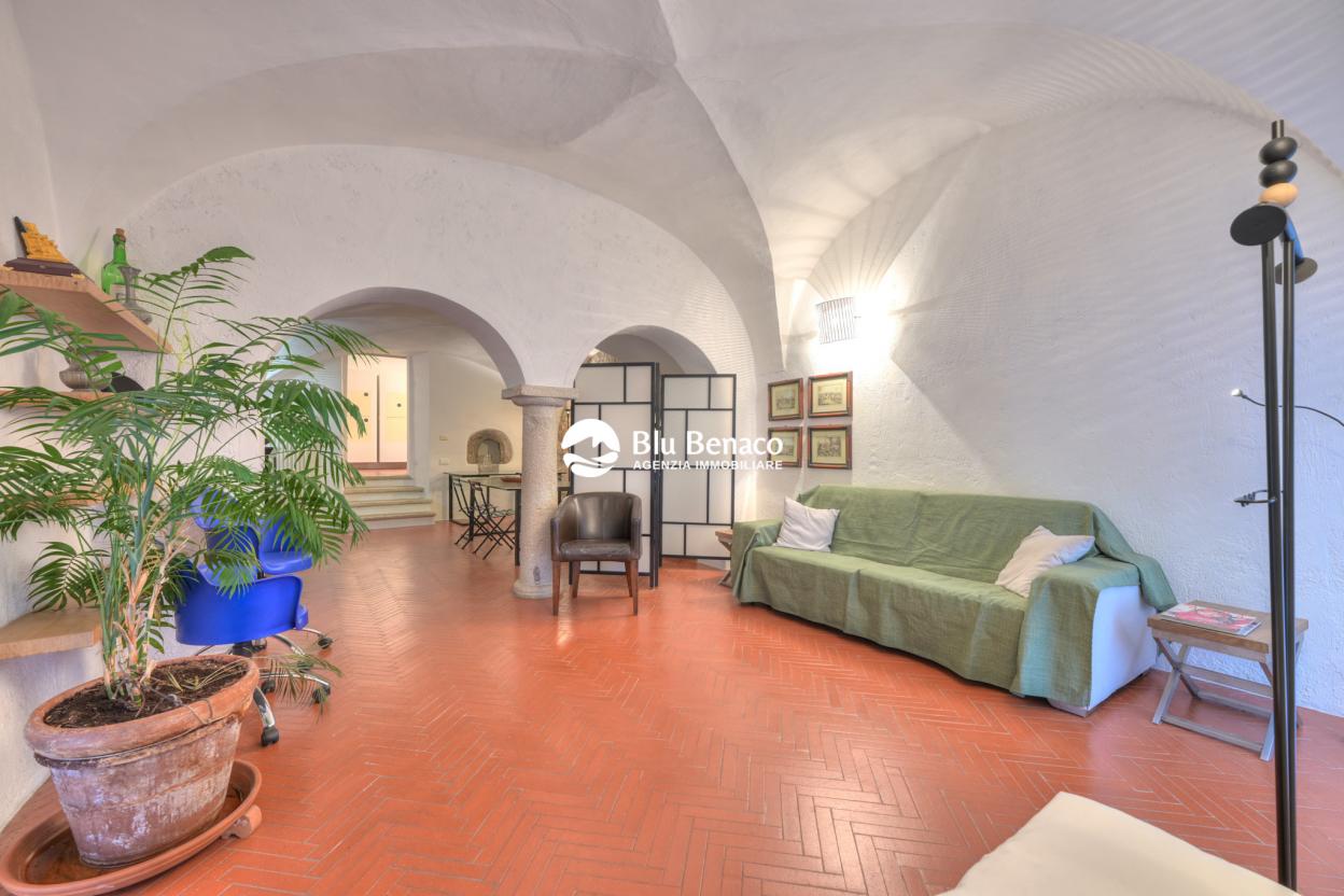 Appartamento piano terra, in vendita porto di Gargnano 