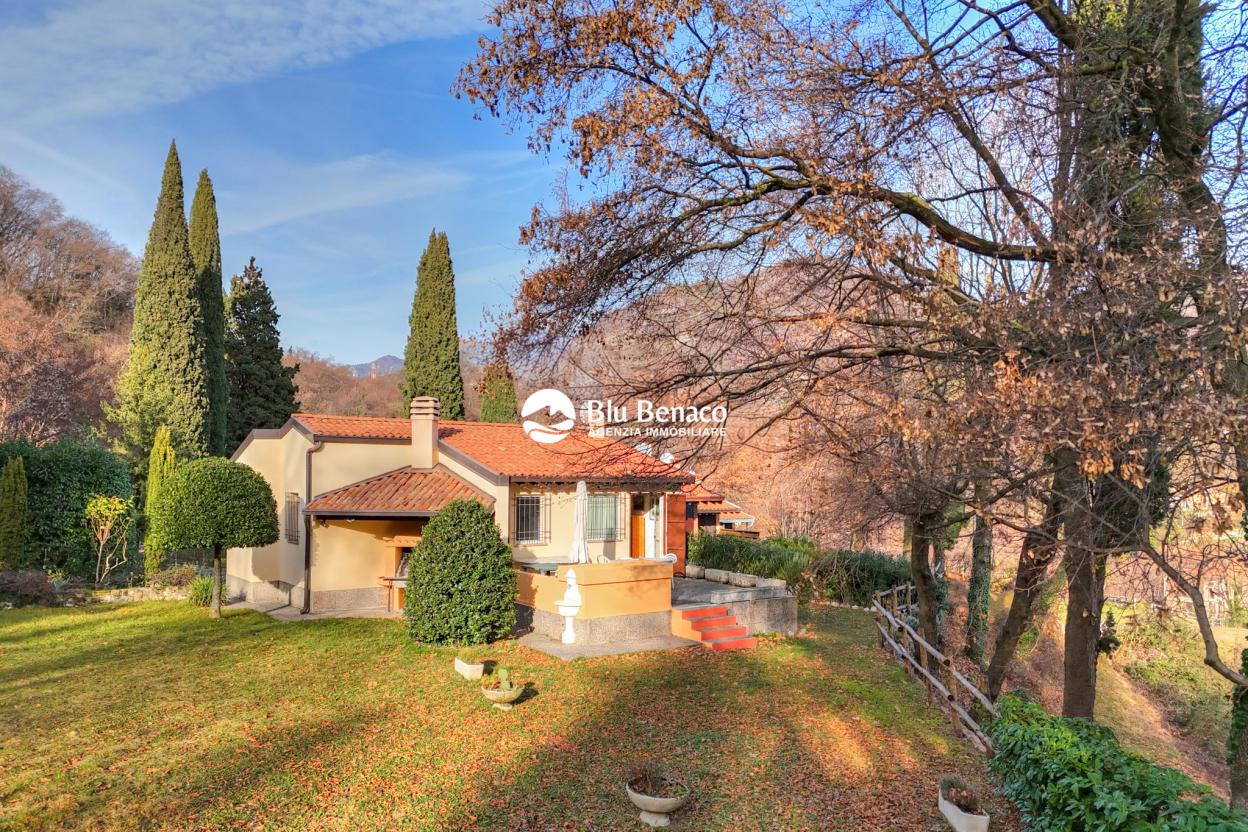 Bifamiliare in vendita a Navazzo