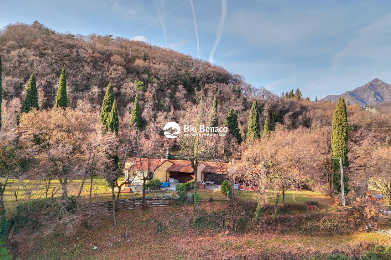 Bifamiliare in vendita a Navazzo